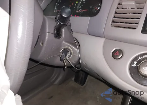 2004 Toyota Camry Le z USA, uszkodzony, nr VIN 4T1BE32KX4U288274